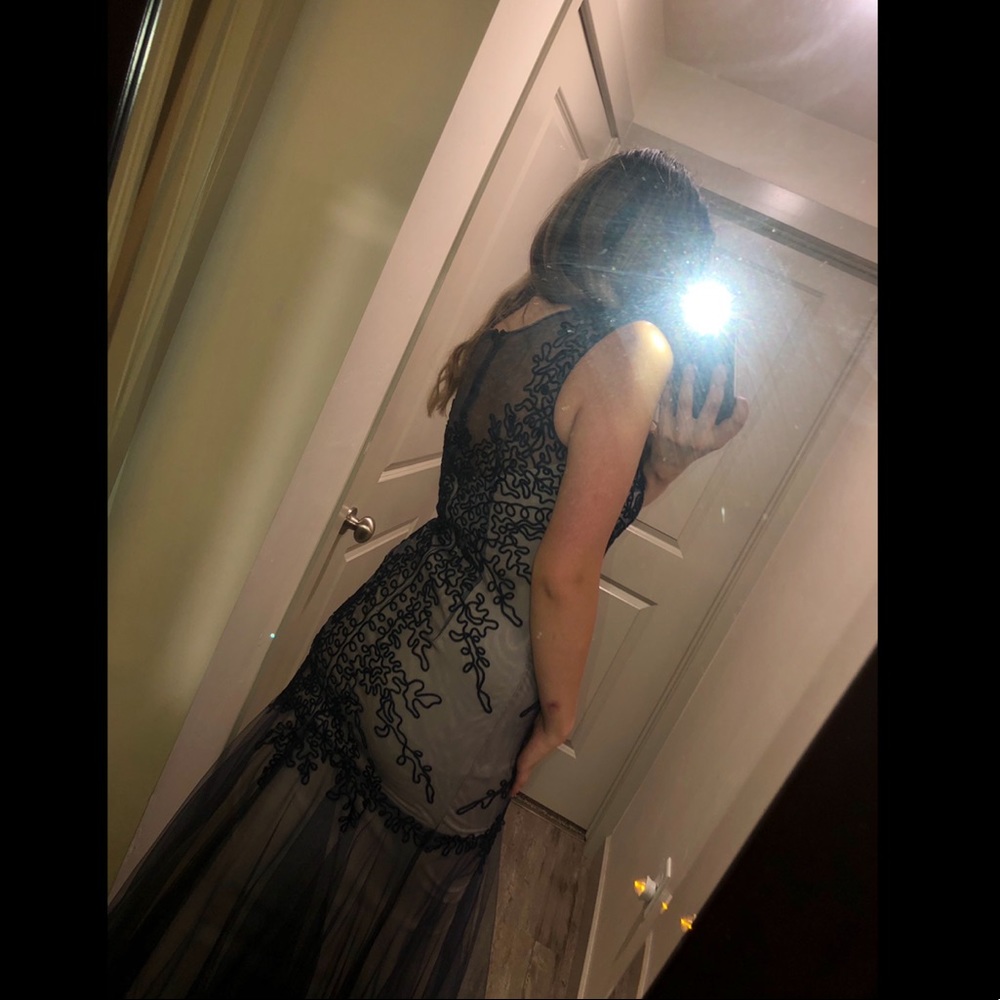 Formal Dress 💙💙 - Picture 5 of 11